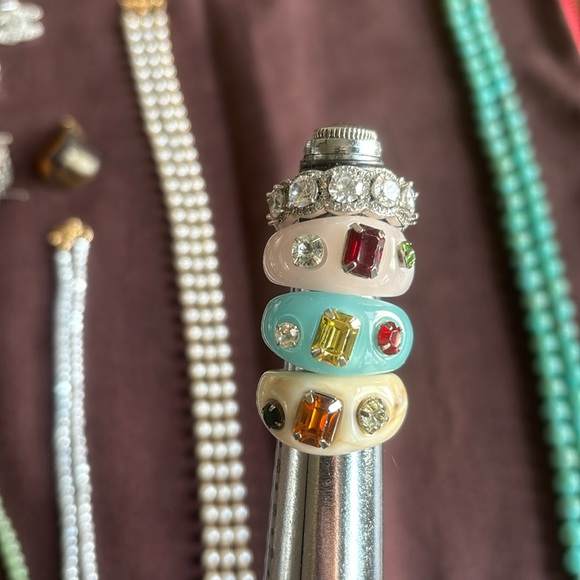 Lot of costume jewelry: Chanel logo, faux pearls, faux turquoise, rhinestones… - Picture 3 of 12